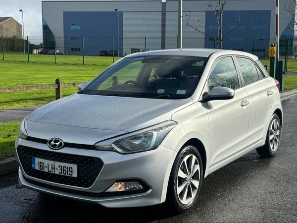 Hyundai i20 Hatchback, Petrol, 2016, Silver