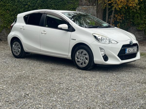 Toyota Aqua Hatchback, Petrol Hybrid, 2016, White