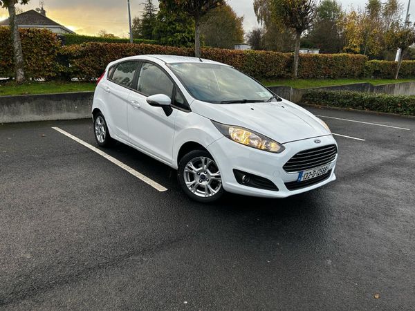 Ford Fiesta Hatchback, Petrol, 2013, White