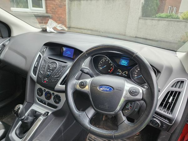 Ford Focus Hatchback, Petrol, 2011, Red