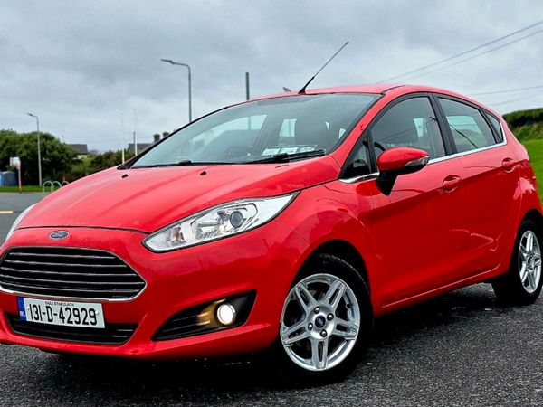 Ford Fiesta Hatchback, Petrol, 2013, Red