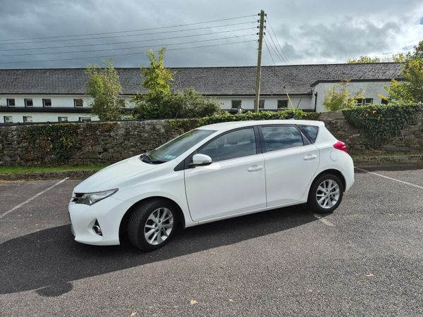Toyota Auris Hatchback, Diesel, 2014, White