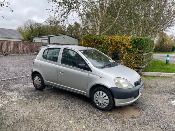 Toyota Yaris Hatchback, Petrol, 2003, Silver