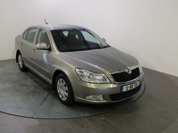 Skoda Octavia Saloon, Diesel, 2012, Beige