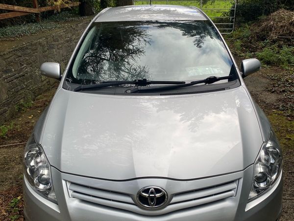 Toyota Auris Hatchback, Diesel, 2012, Silver