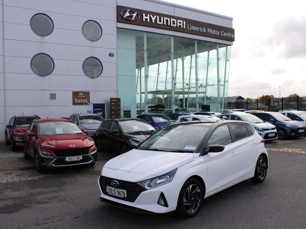 Hyundai i20 Hatchback, Petrol, 2021, White