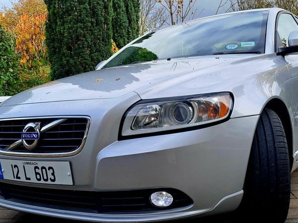 Volvo S40 Saloon, Diesel, 2012, Silver