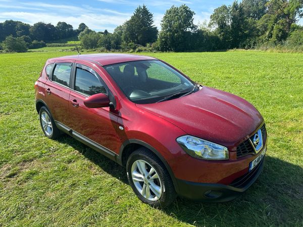 Nissan Qashqai Hatchback, Diesel, 2012, Red