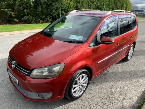 Volkswagen Touran MPV, Petrol, 2011, Red