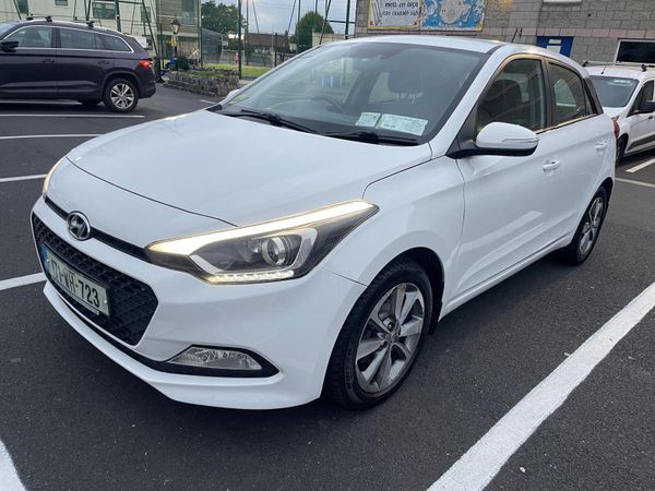 Hyundai i20 Hatchback, Petrol, 2017, White