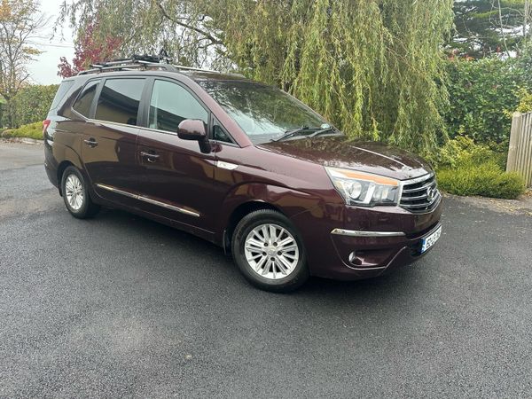 SsangYong Rodius MPV, Diesel, 2015, Red