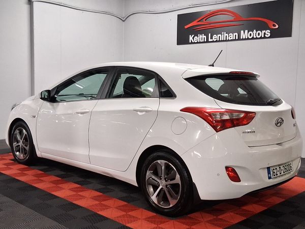 Hyundai i30 Hatchback, Petrol, 2016, White