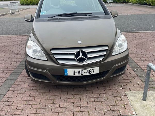 Mercedes-Benz B-Class Hatchback, Diesel, 2011, Beige