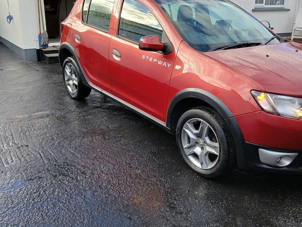 Dacia Sandero Stepway Hatchback, Diesel, 2015, Red