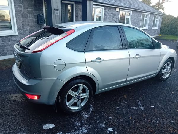 Ford Focus Hatchback, Petrol, 2009, Silver