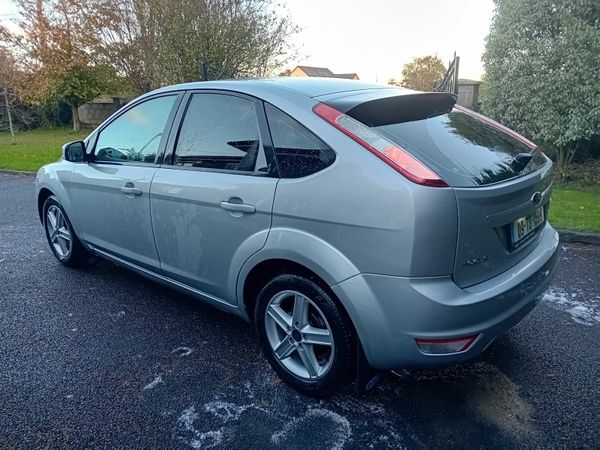 Ford Focus Hatchback, Petrol, 2009, Silver