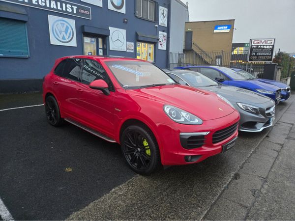Porsche Cayenne Estate, Petrol Plug-in Hybrid, 2015, Red