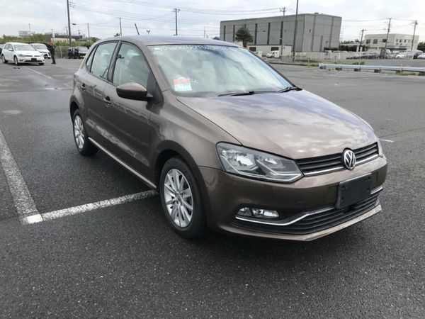 Volkswagen Polo Hatchback, Petrol, 2015, Brown