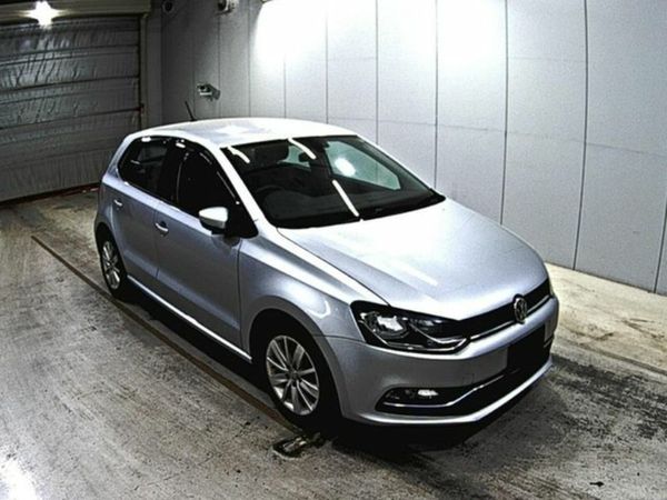 Volkswagen Polo Hatchback, Petrol, 2015, Silver