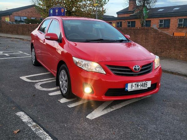 Toyota Corolla Saloon, Diesel, 2011, Red