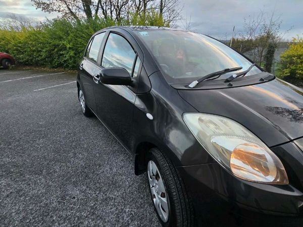 Toyota Yaris Hatchback, Petrol, 2010, Black