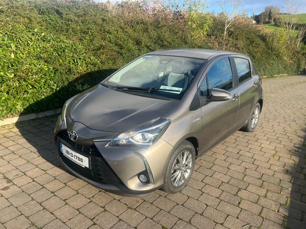 Toyota Yaris MPV, Petrol Hybrid, 2018, Grey