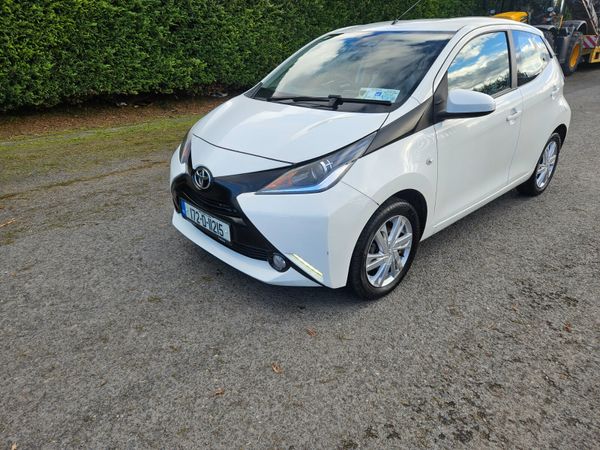 Toyota Aygo Hatchback, Petrol, 2017, White