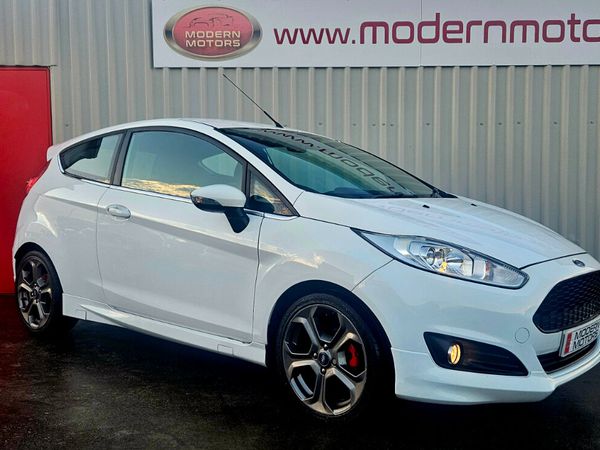Ford Fiesta Hatchback, Petrol, 2013, White