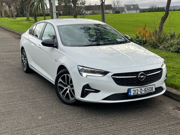 Opel Insignia Hatchback, Diesel, 2021, White