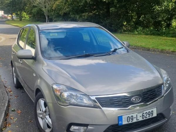 Kia Ceed Hatchback, Diesel, 2009, Silver
