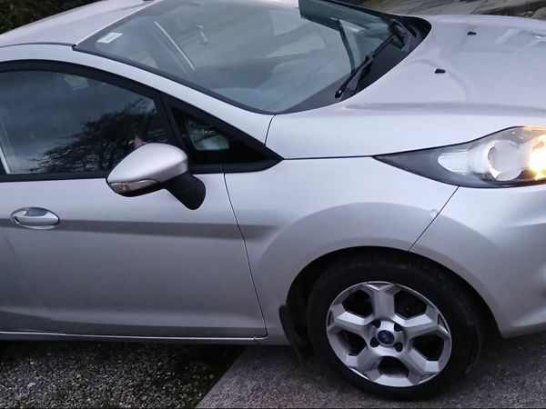 Ford Fiesta Hatchback, Petrol, 2011, Silver