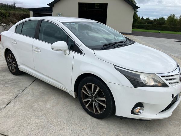 Toyota Avensis Saloon, Diesel, 2015, White