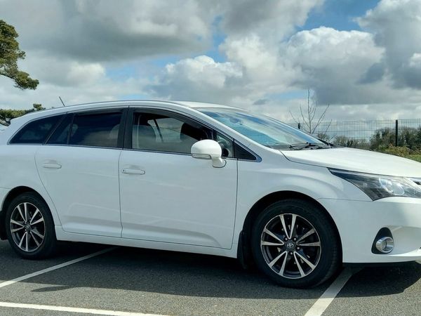 Toyota Avensis Estate, Diesel, 2013, White