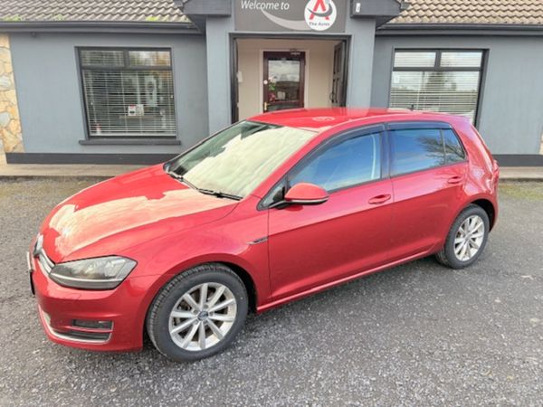 Volkswagen Golf Hatchback, Petrol, 2015, Red