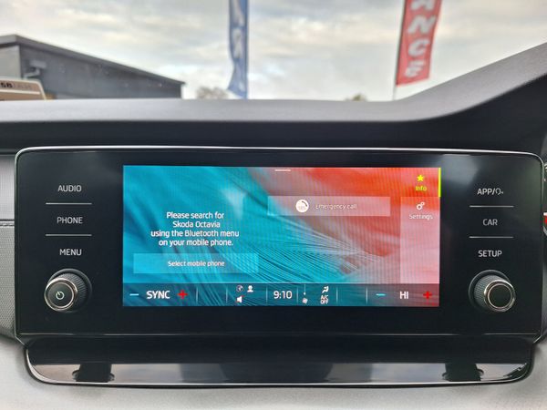 Skoda Octavia Saloon, Diesel, 2022, Grey