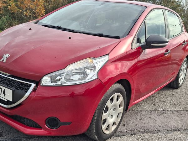 Peugeot 208 Hatchback, Petrol, 2013, Red