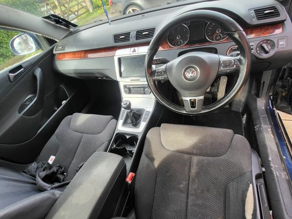 Volkswagen Passat Saloon, Diesel, 2010, Blue