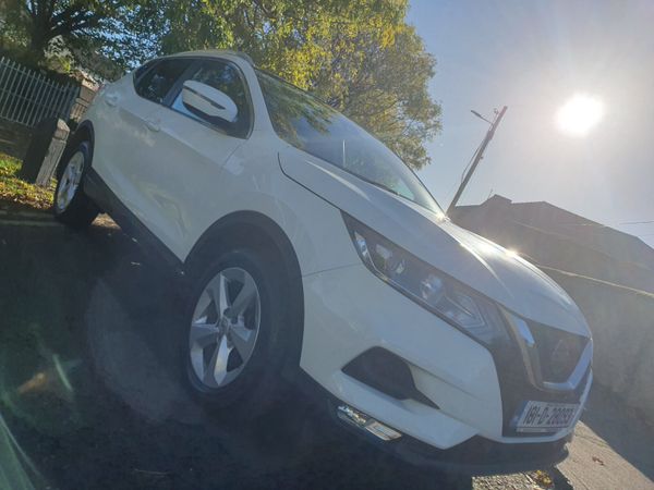 Nissan Qashqai MPV, Petrol, 2018, White