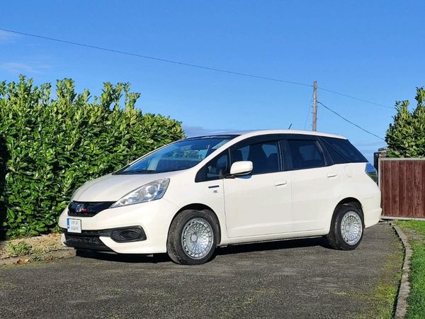 Honda Shuttle Estate, Petrol Hybrid, 2015, White