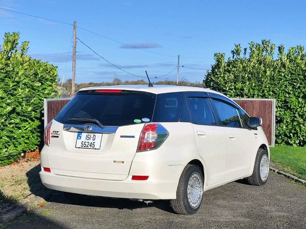 Honda Shuttle Estate, Petrol Hybrid, 2015, White