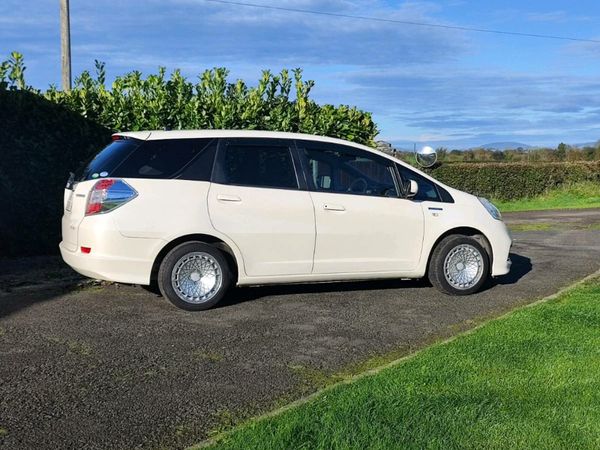 Honda Shuttle Estate, Petrol Hybrid, 2015, White