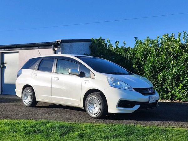 Honda Shuttle Estate, Petrol Hybrid, 2015, White