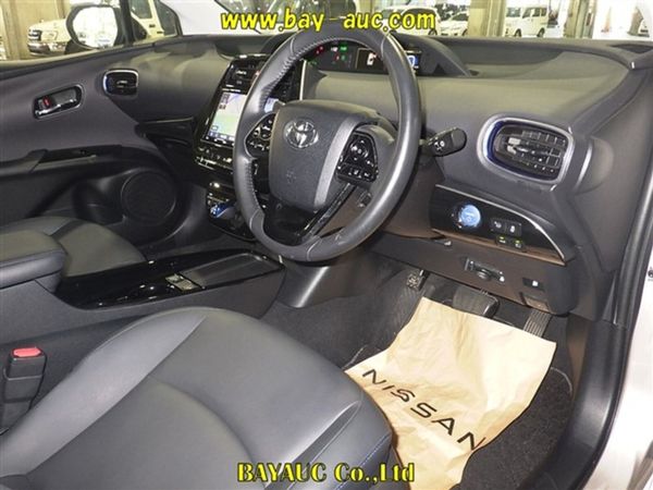 Toyota Prius Hatchback, Petrol Hybrid, 2019, White