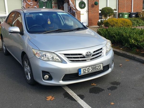 Toyota Corolla Saloon, Diesel, 2012, Silver