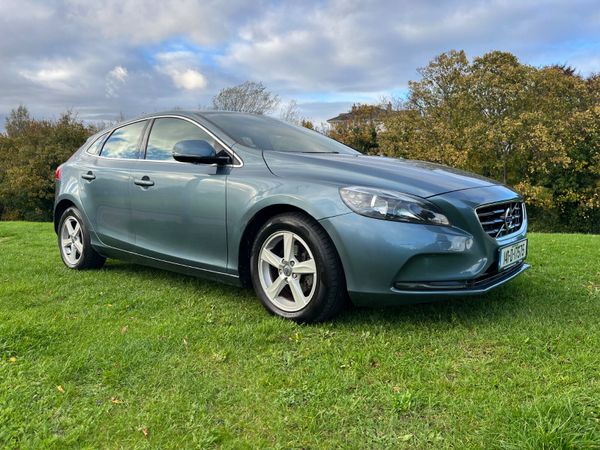 Volvo V40 Hatchback, Diesel, 2014, Blue