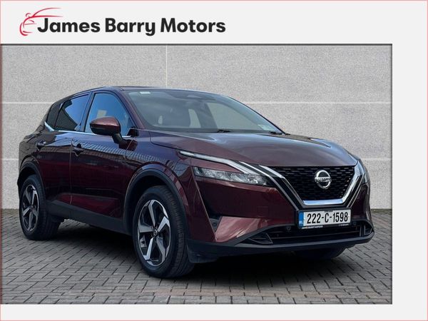 Nissan Qashqai MPV, Petrol, 2022, Red