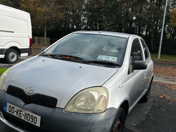 Toyota Yaris Hatchback, Petrol, 2000, Silver