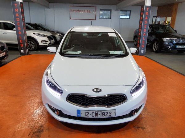 Kia Ceed Hatchback, Diesel, 2012, White