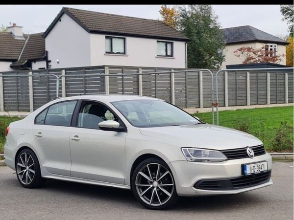 Volkswagen Jetta Saloon, Diesel, 2011, Silver
