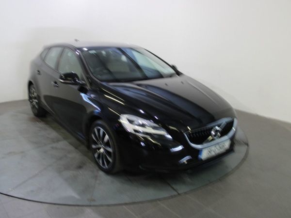 Volvo V40 Estate, Diesel, 2019, Black